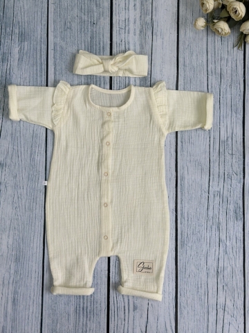 Купить оптом 336-СЛ. Комбинезон с повязкой для девочки из муслина, хлопок 100%, размеры 56,62,68, сливочный в Екатеринбурге