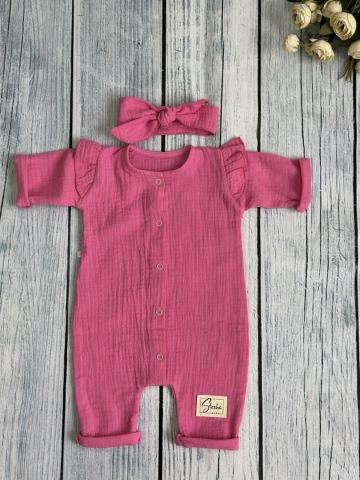 Купить оптом 336-Ф. Комбинезон с повязкой для девочки из муслина, хлопок 100%, размеры 56,62,68, фуксия в Екатеринбурге