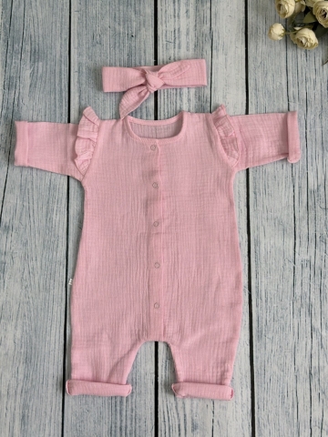 Купить оптом 336-Р. Комбинезон с повязкой для девочки из муслина, хлопок 100%, размеры 56,62,68, розовый в Екатеринбурге